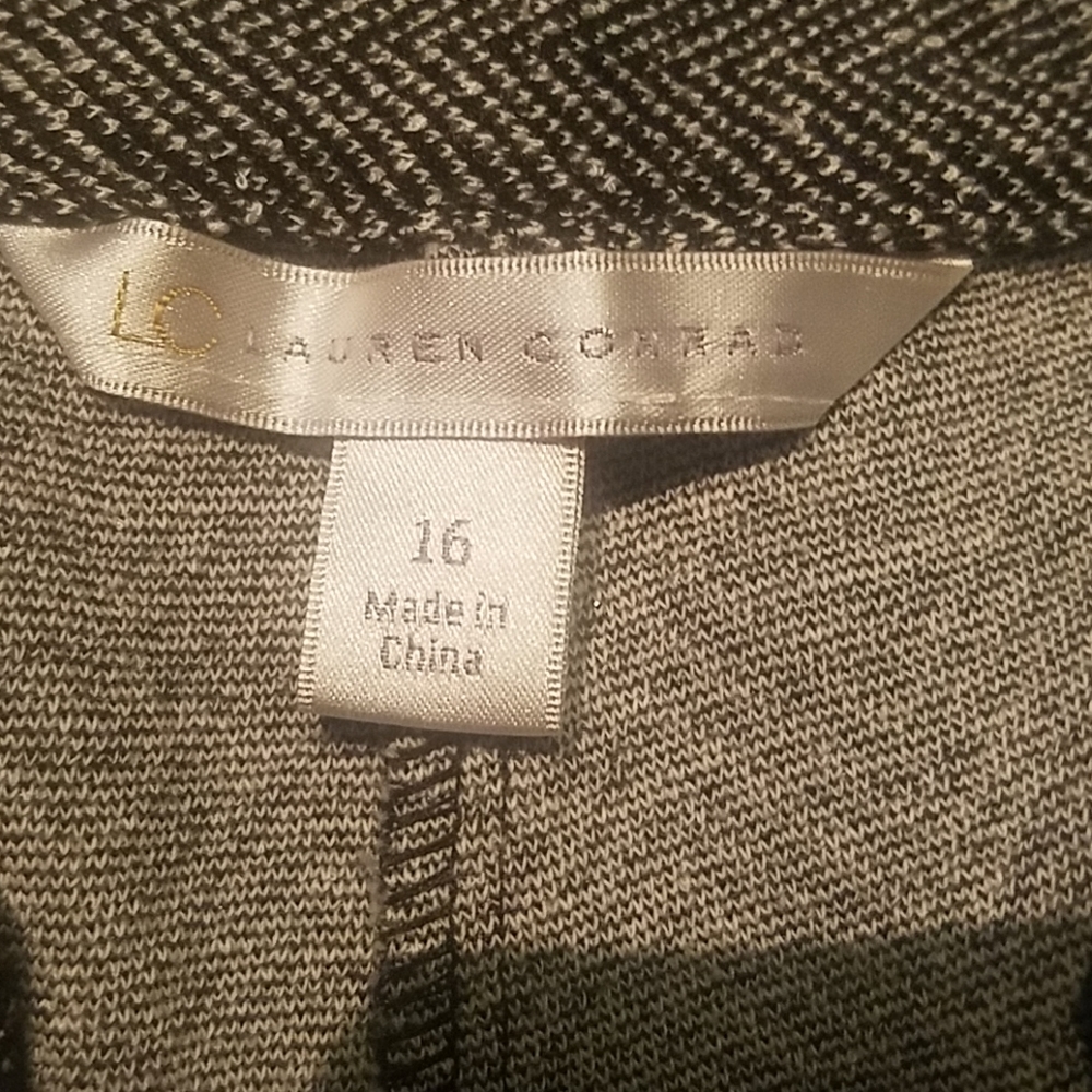 Shorts - Picture 2 of 3